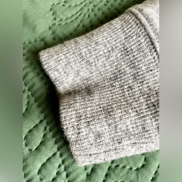 UNIQLO kid’s unisex zip hoodie. - Picture 6 of 9